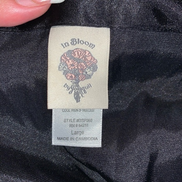 JONQUIL Black Satin Nightshirt w/ Red Trim size large - Picture 4 of 7